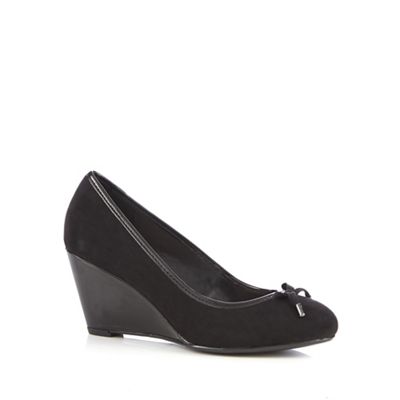 Good for the Sole Black mid heel wedge wide fit court shoes